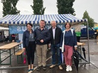 Paikalla Kokoomuksen teltalla Elomarkkinoilla oli yksi kansanedustaja ja kolme edustajaehdokasta, Kristiina Hämäläinen, Francis McCarron, Kalle Jokinen ja Milla Bruneau.